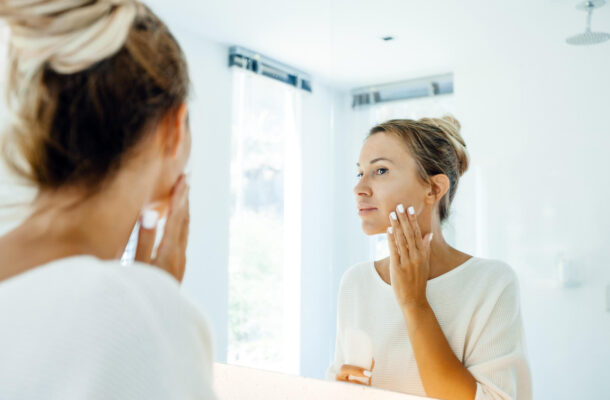 Sposoby na skuteczne nawilżenie skóry twarzy