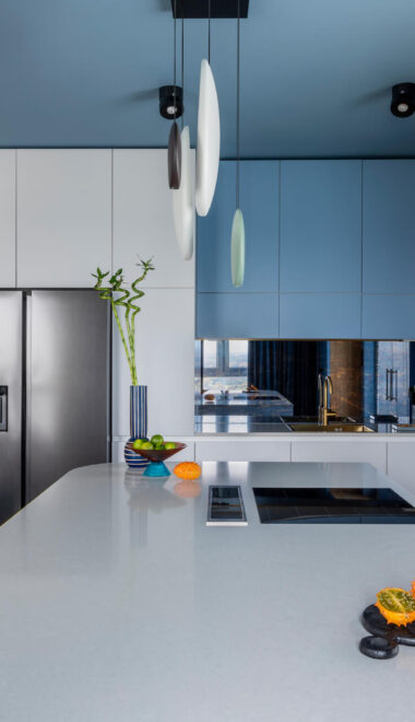 Sufit podwieszany w kuchni – najważniejsze informacje, aranżacje i porady, jak zrobić