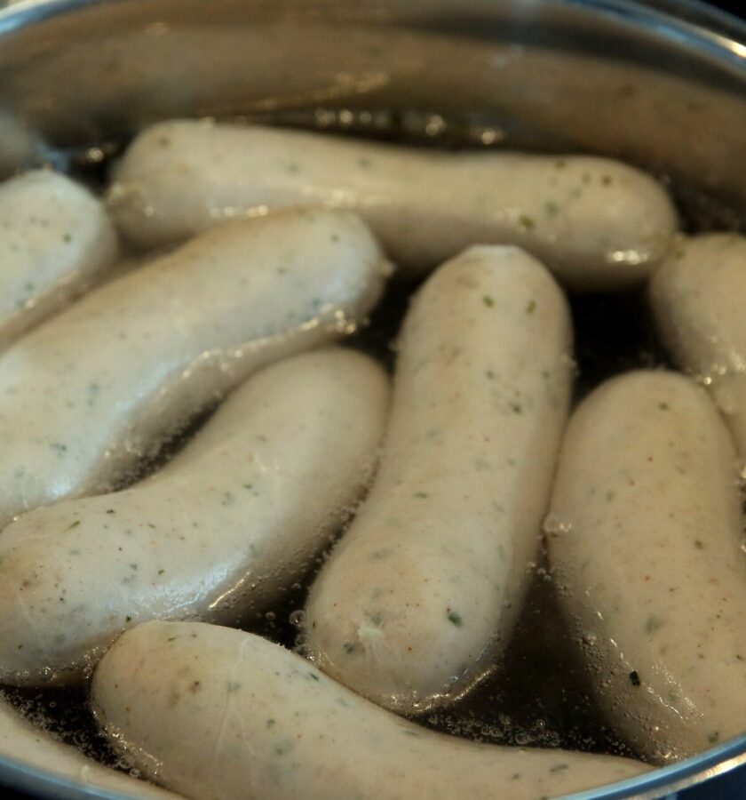 Biała kiełbasa w polskiej kuchni – rodzaje i sposoby podania