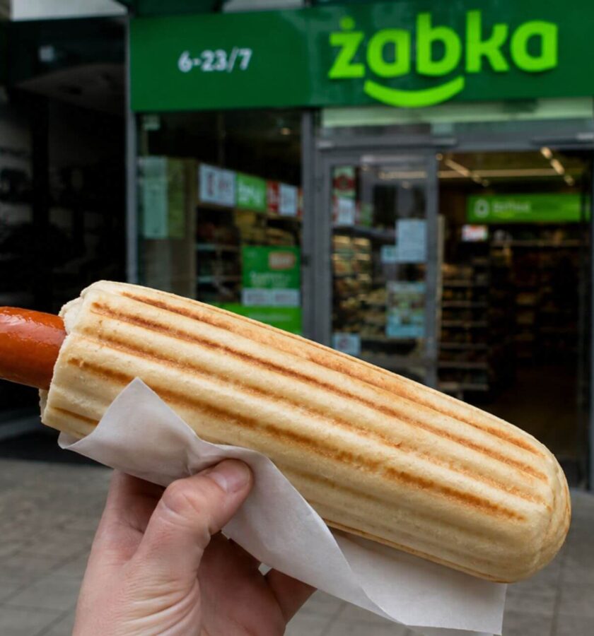 Ile kosztuje hot dog w Żabce? Zobacz cennik 2026!