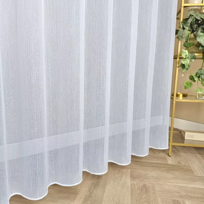 minimalistyczna firanka do okna balkonowego