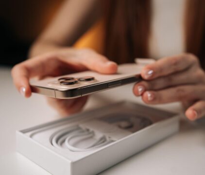 Telefony w Play na abonament vs na kartę – co wybrać?