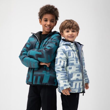 Softshell, wiatrówka czy parka? Jak dobrać kurtkę jesienną do aktywności dziecka?