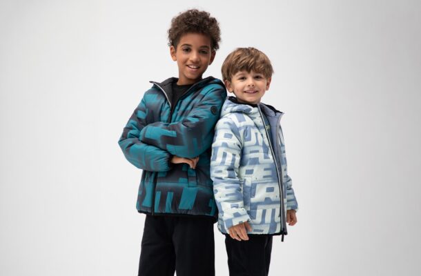 Softshell, wiatrówka czy parka? Jak dobrać kurtkę jesienną do aktywności dziecka?