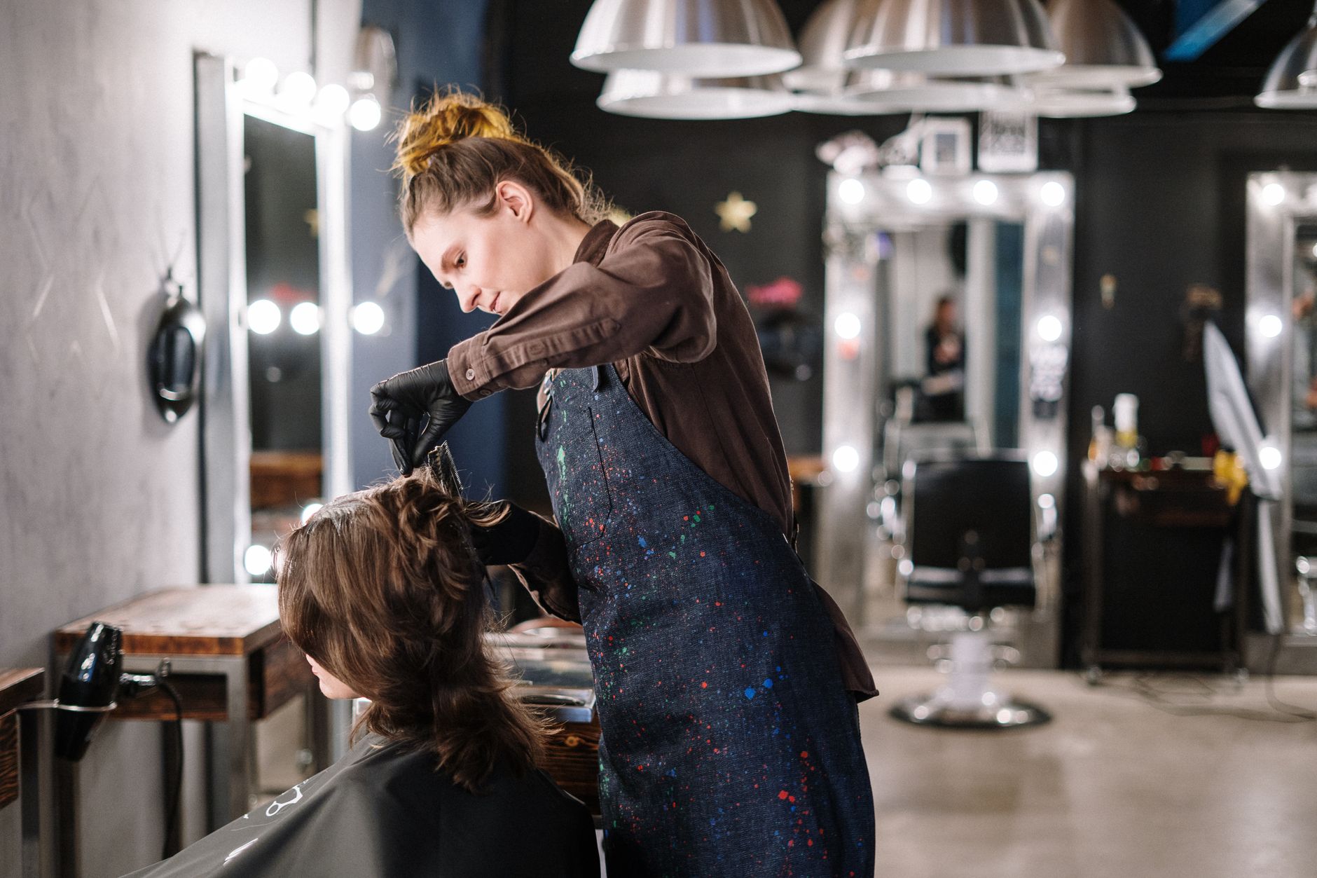 Własny salon fryzjerski – jak rozkręcić biznes?